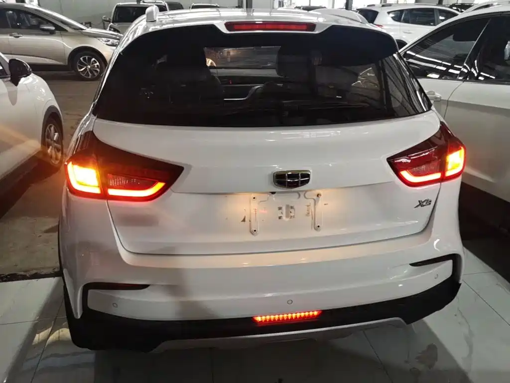Geely Vision X3 — миниатюра 6