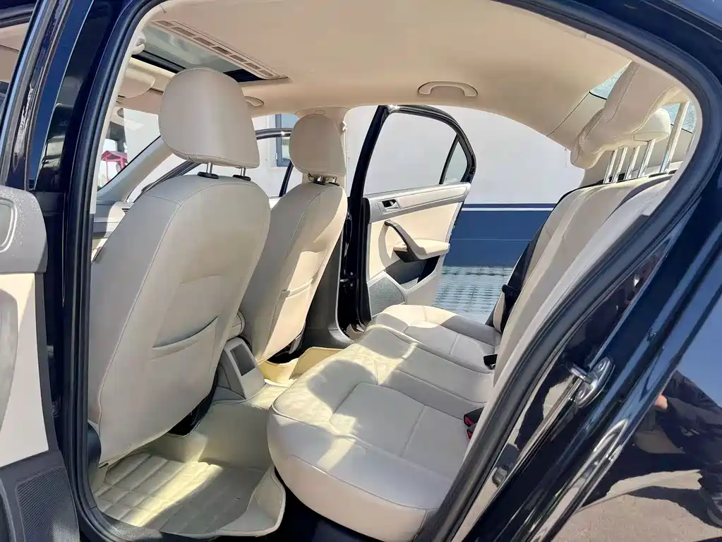 Volkswagen Santana — миниатюра 8