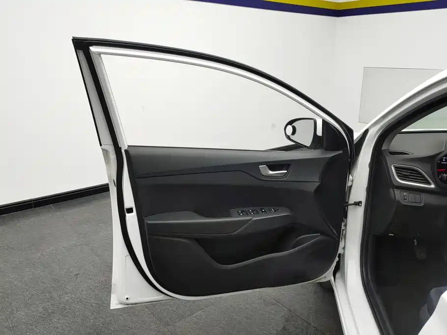 Hyundai Verna — миниатюра 7