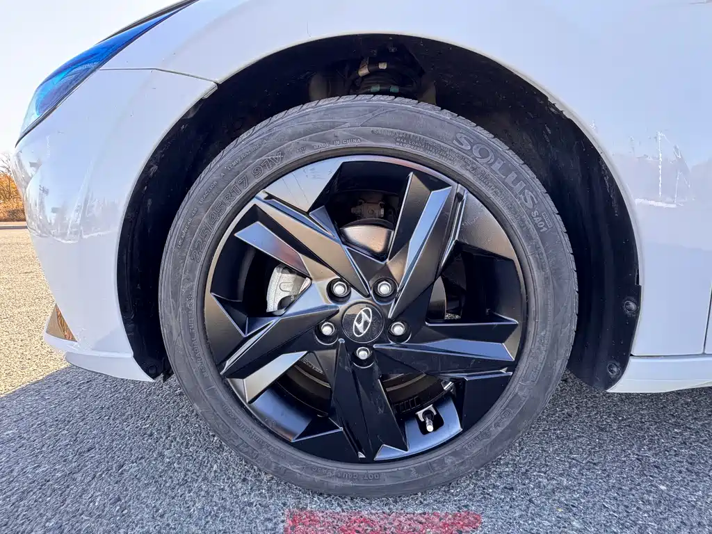 Hyundai Elantra — миниатюра 8