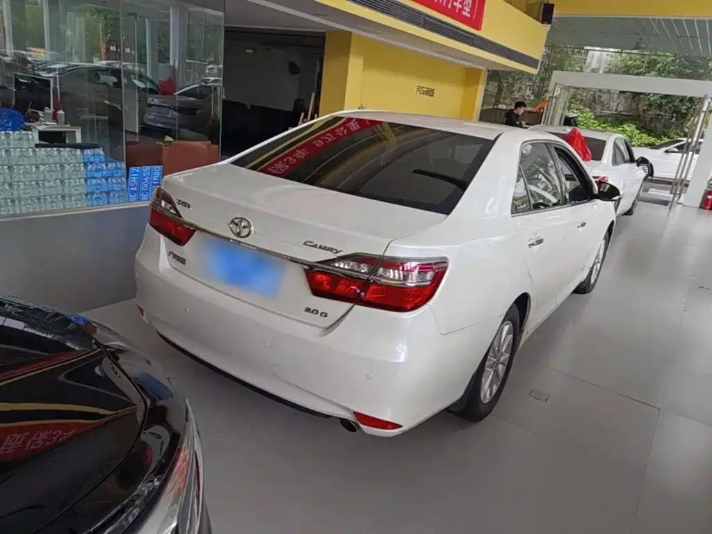 Toyota Camry — миниатюра 7