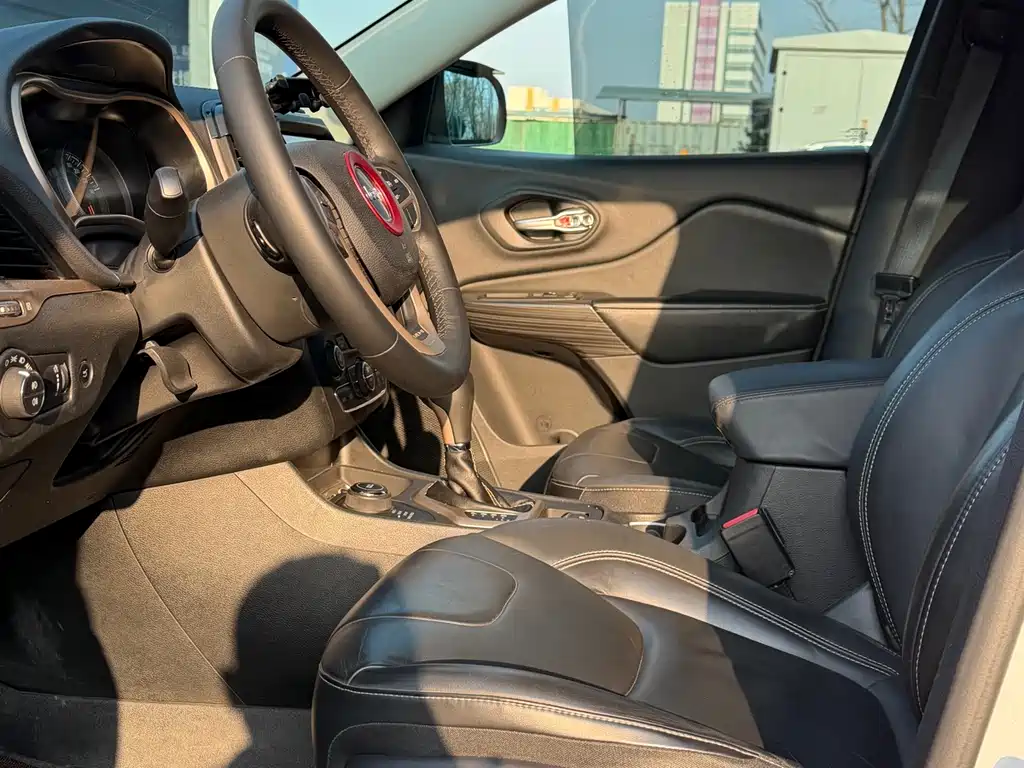Jeep Cherokee 2.4L Superior Edition, фото 6