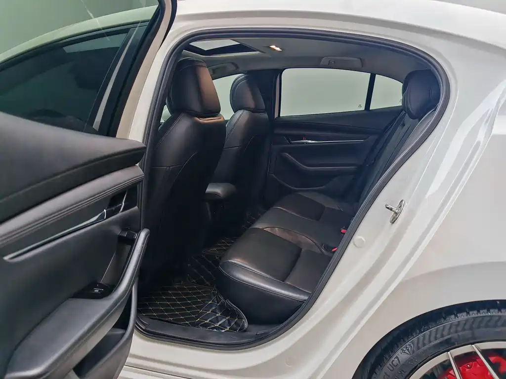 Mazda 3 Axela — миниатюра 17