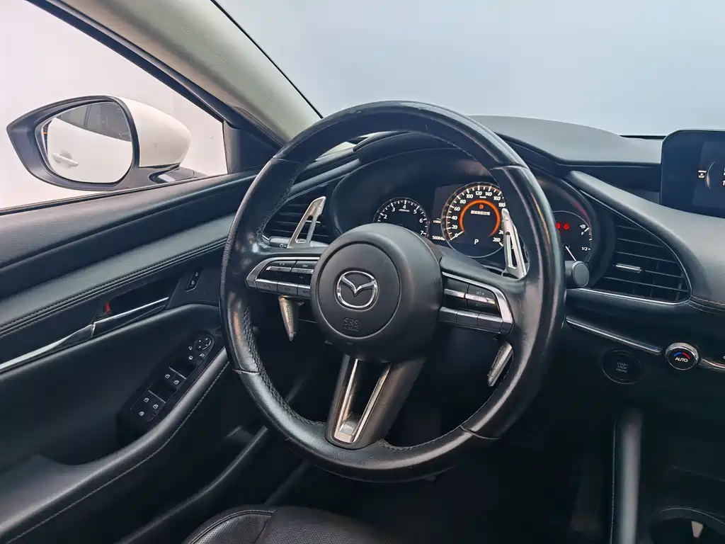 Mazda 3 Axela — миниатюра 16