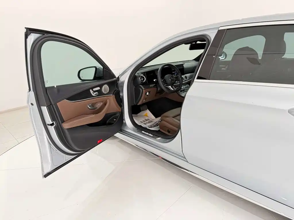 Mercedes-Benz E-Class — миниатюра 23