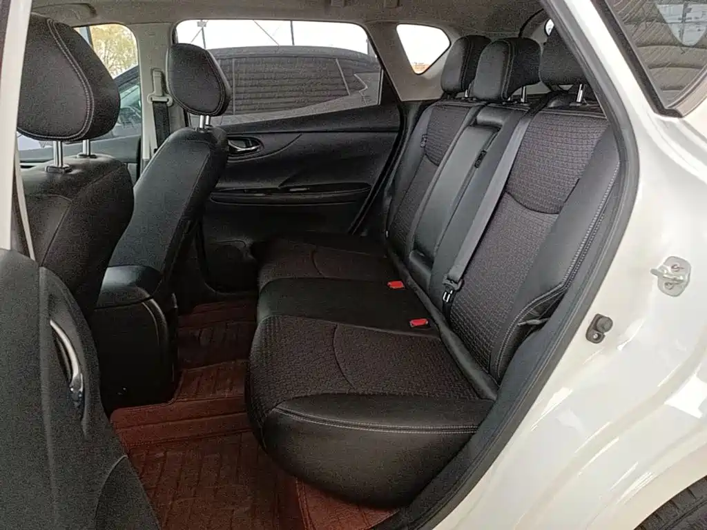 Nissan Tiida — миниатюра 17