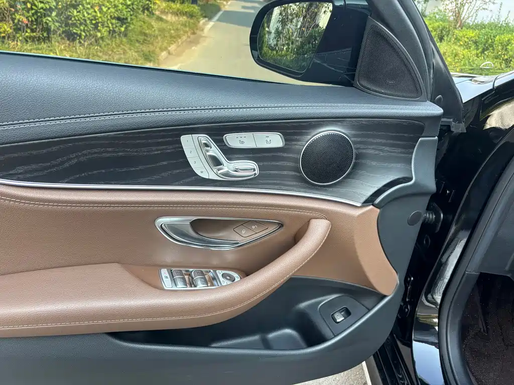 Mercedes-Benz E-Class — миниатюра 9