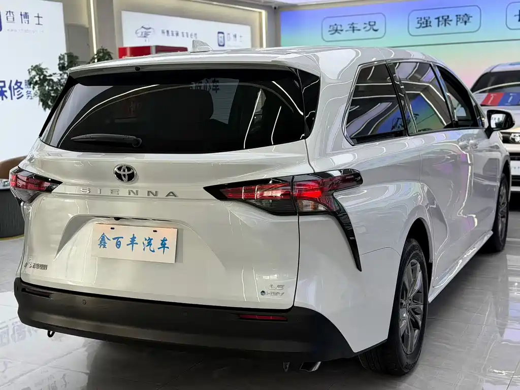 Toyota Sienna — миниатюра 7