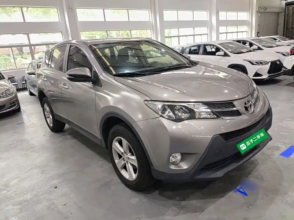Toyota RAV4 — миниатюра 4