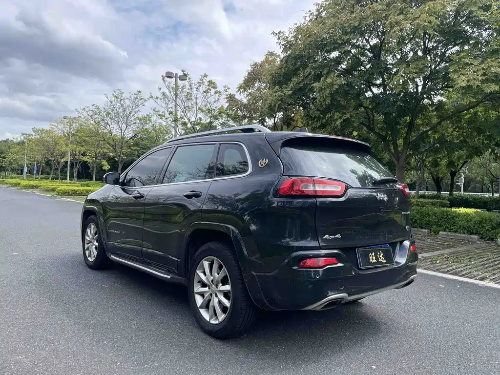 Jeep Cherokee — миниатюра 4