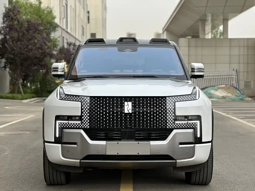 Yangwang Yangwang U8 — миниатюра 3
