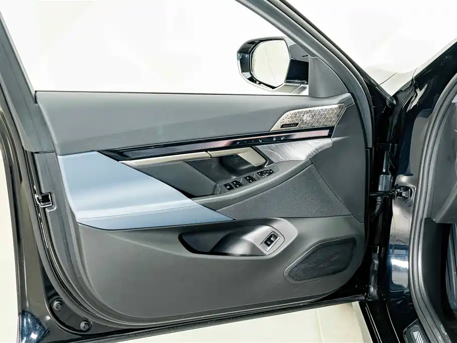 BMW 5 Series — миниатюра 18