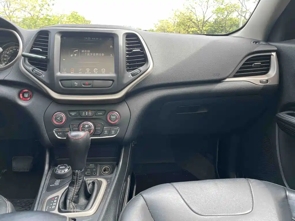 Jeep Cherokee — миниатюра 11