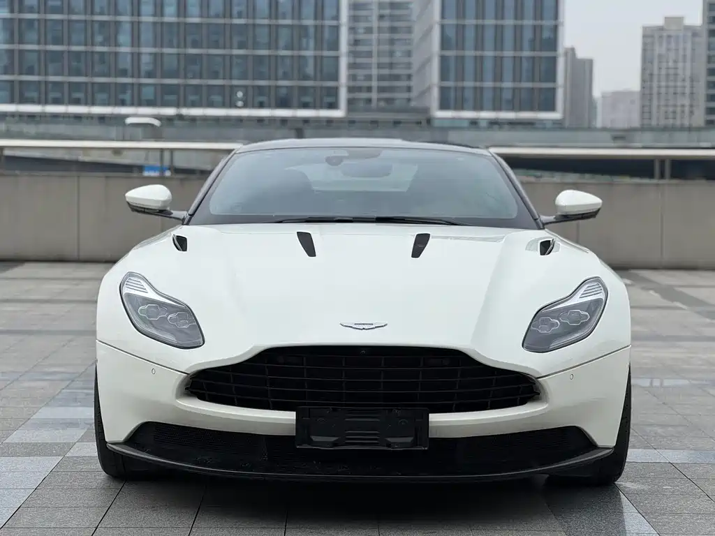 ASTON MARTIN DB11