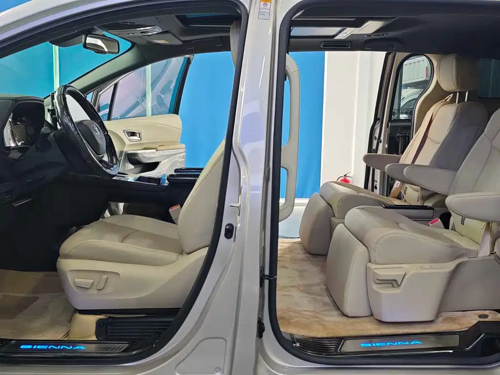 Toyota Sienna — миниатюра 5