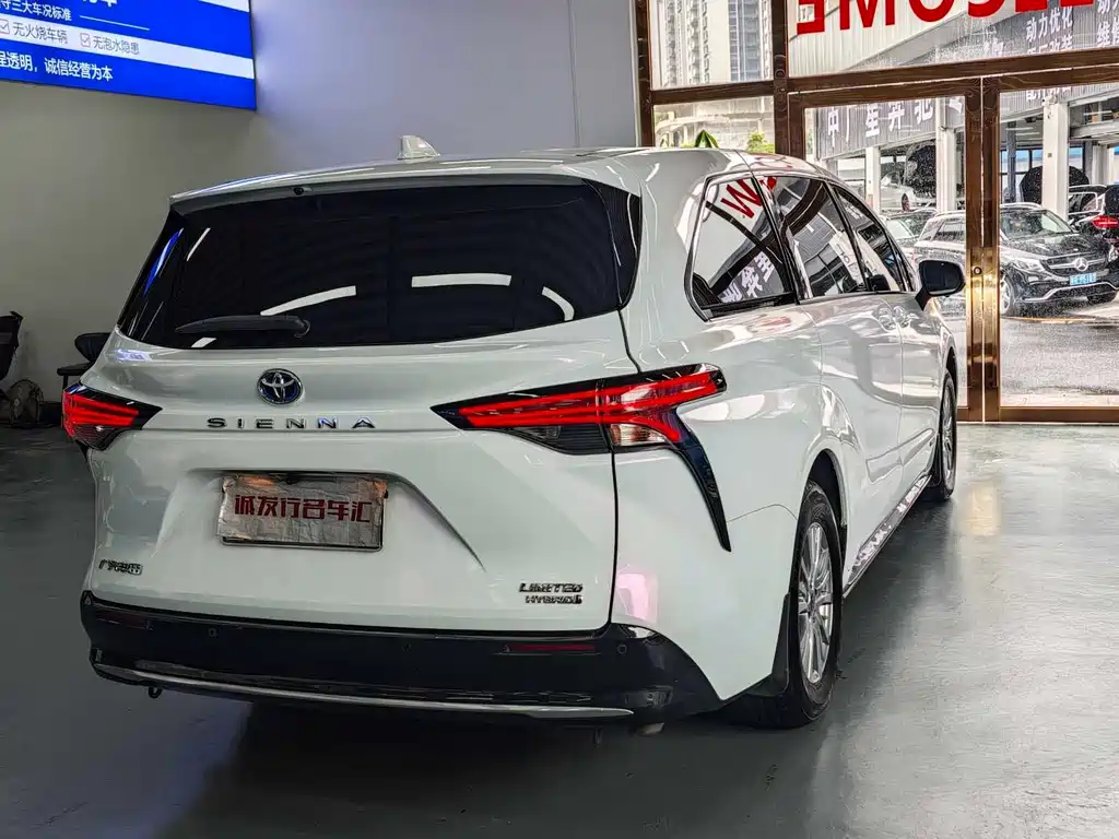 Toyota Sienna — миниатюра 22