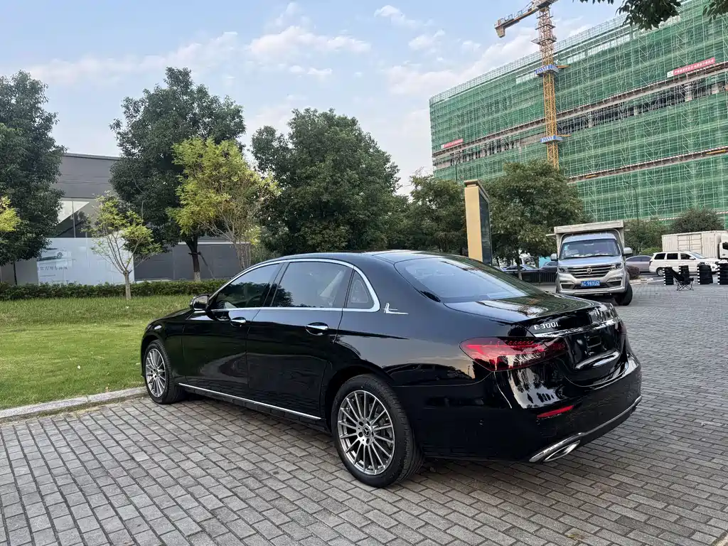 Mercedes-Benz E-Class — миниатюра 7