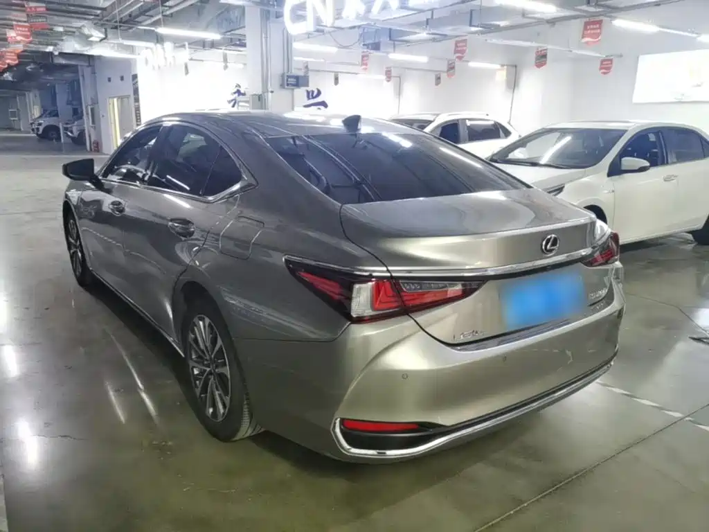 Lexus ES — миниатюра 5