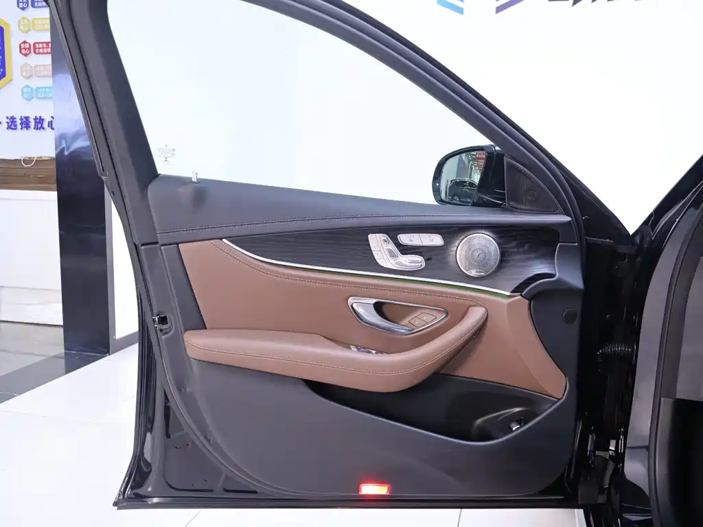 Mercedes-Benz E-Class — миниатюра 18