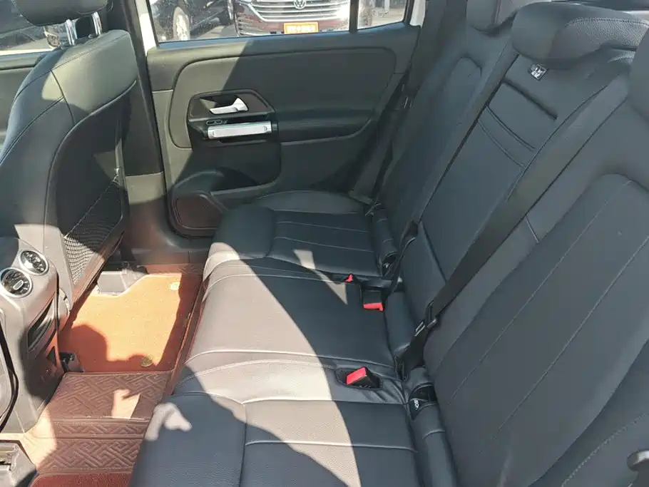 Mercedes-Benz GLB — миниатюра 11