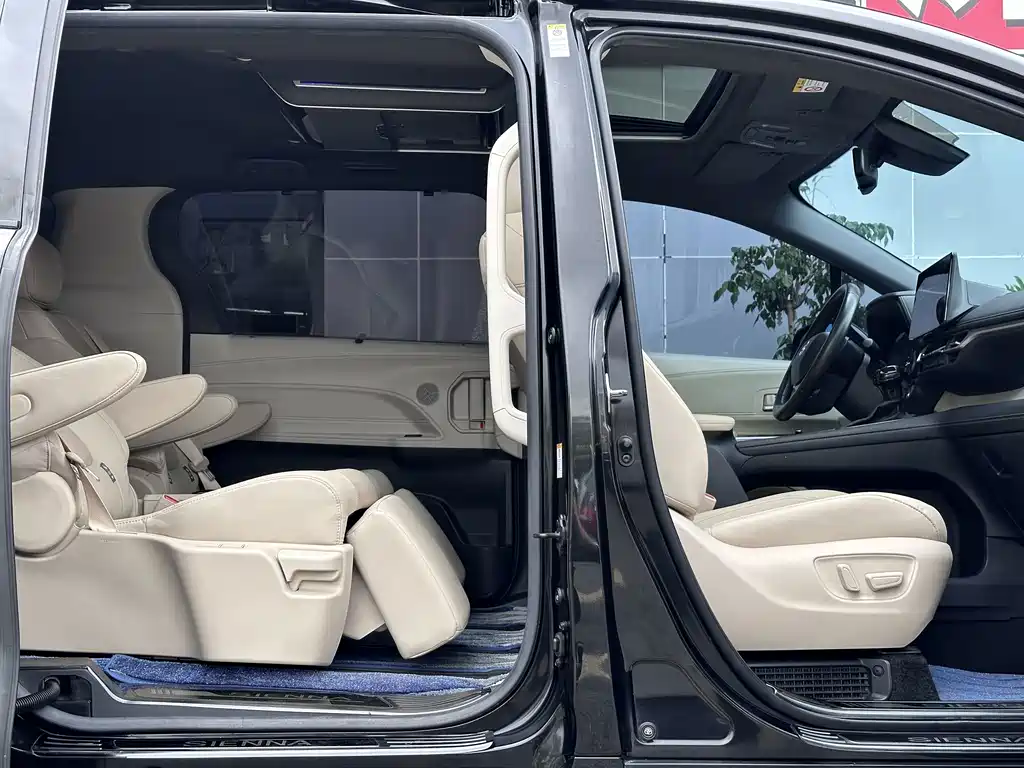 Toyota Sienna — миниатюра 12