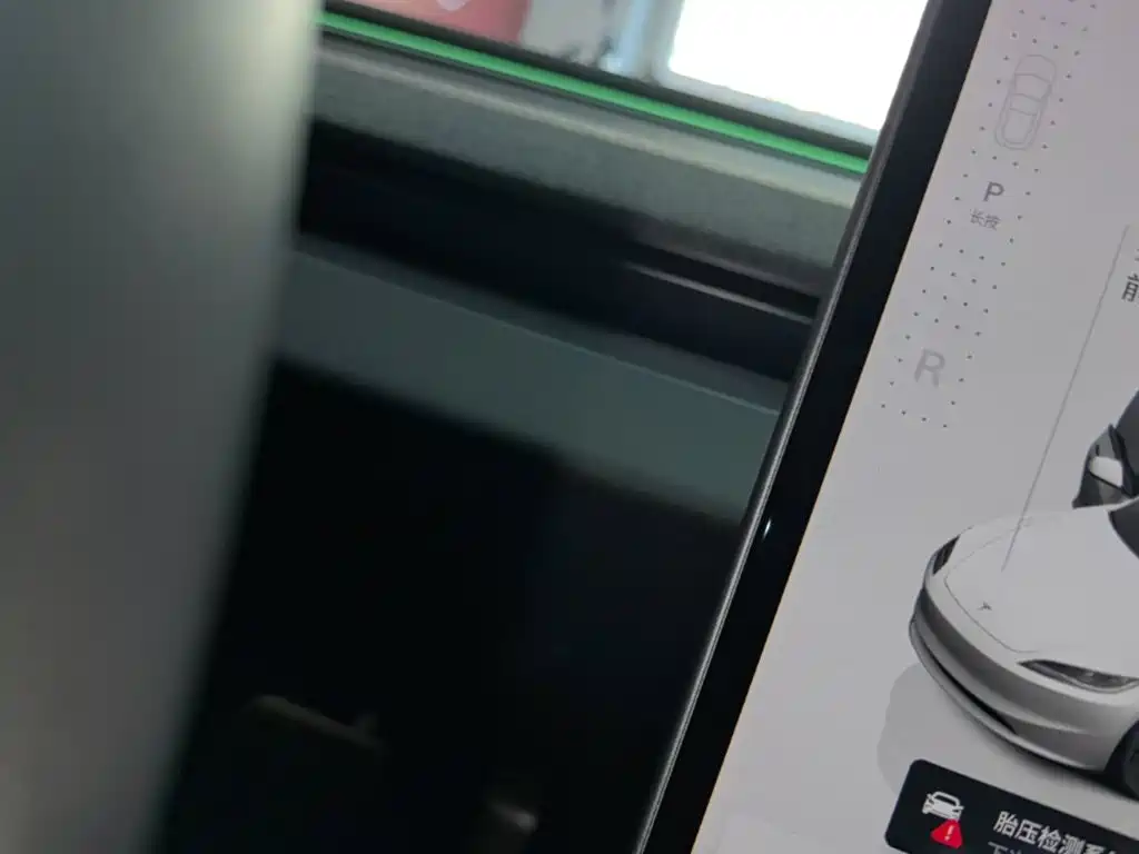 Tesla Model 3 — миниатюра 14