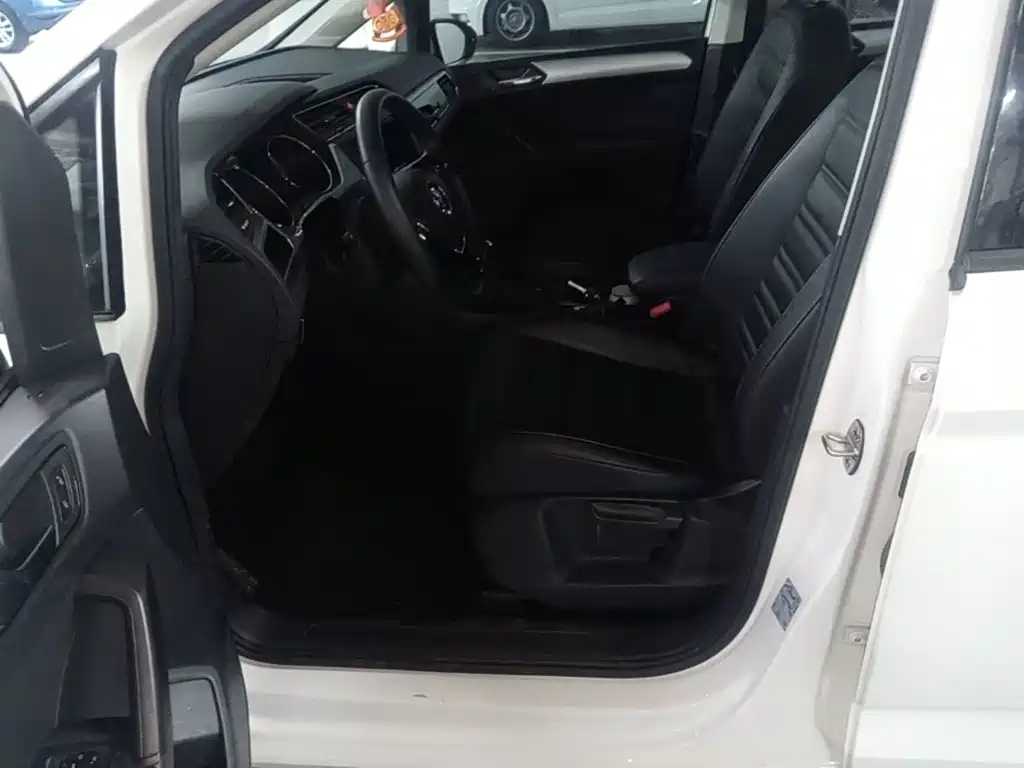 Volkswagen Touran — миниатюра 15