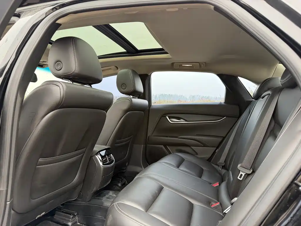 Cadillac XTS — миниатюра 6