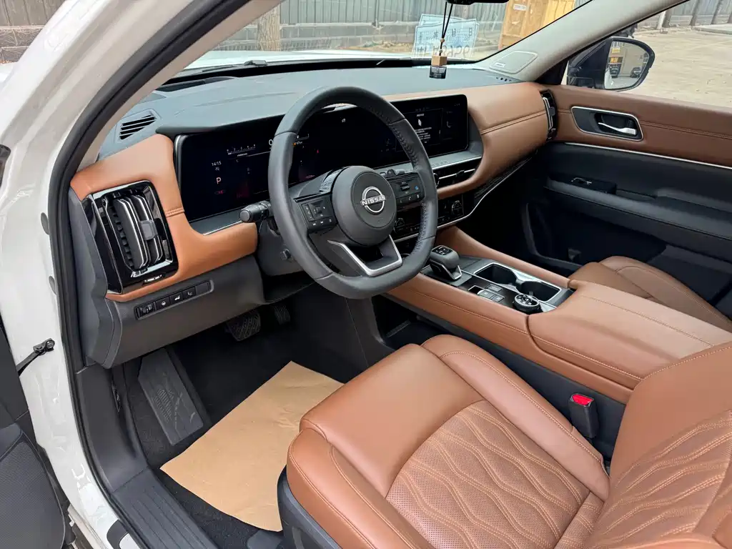 NISSAN EXPLORING THE LAND