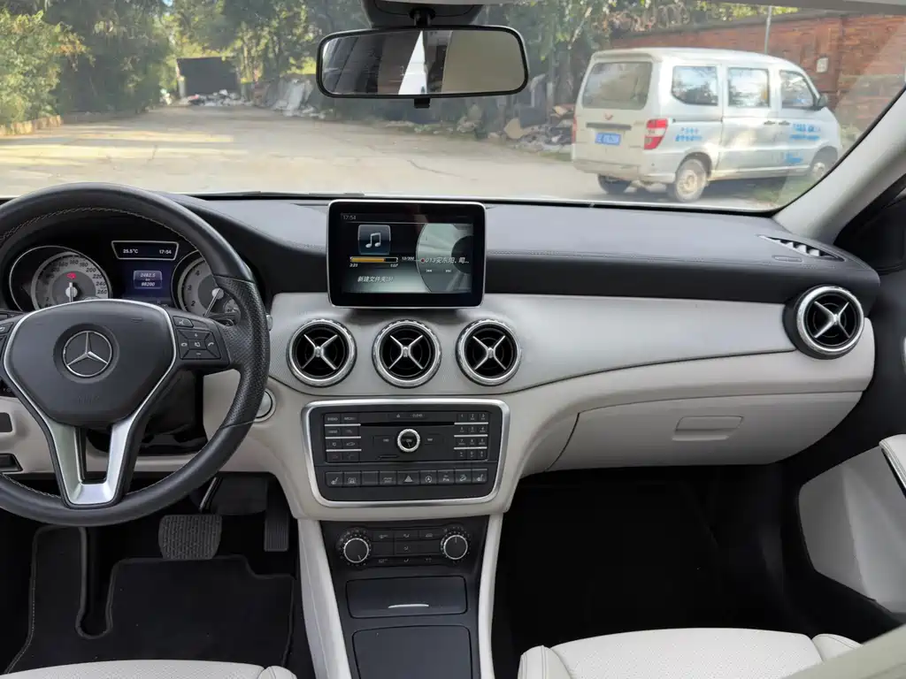 Mercedes-Benz GLA — миниатюра 12