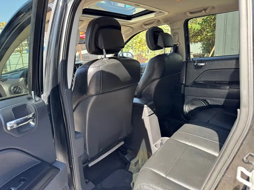 Jeep Compass (Import) — миниатюра 9
