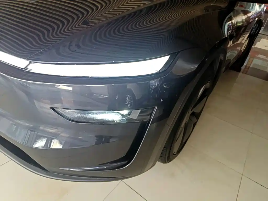 Tesla Model Y — миниатюра 24