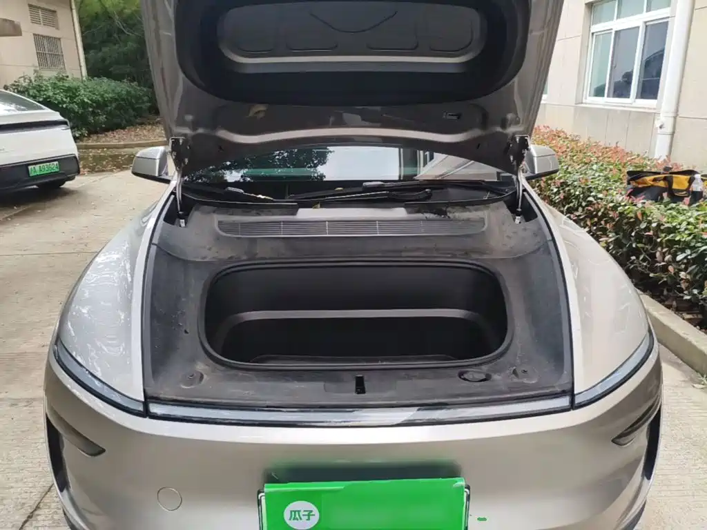 Tesla Model Y L — миниатюра 20