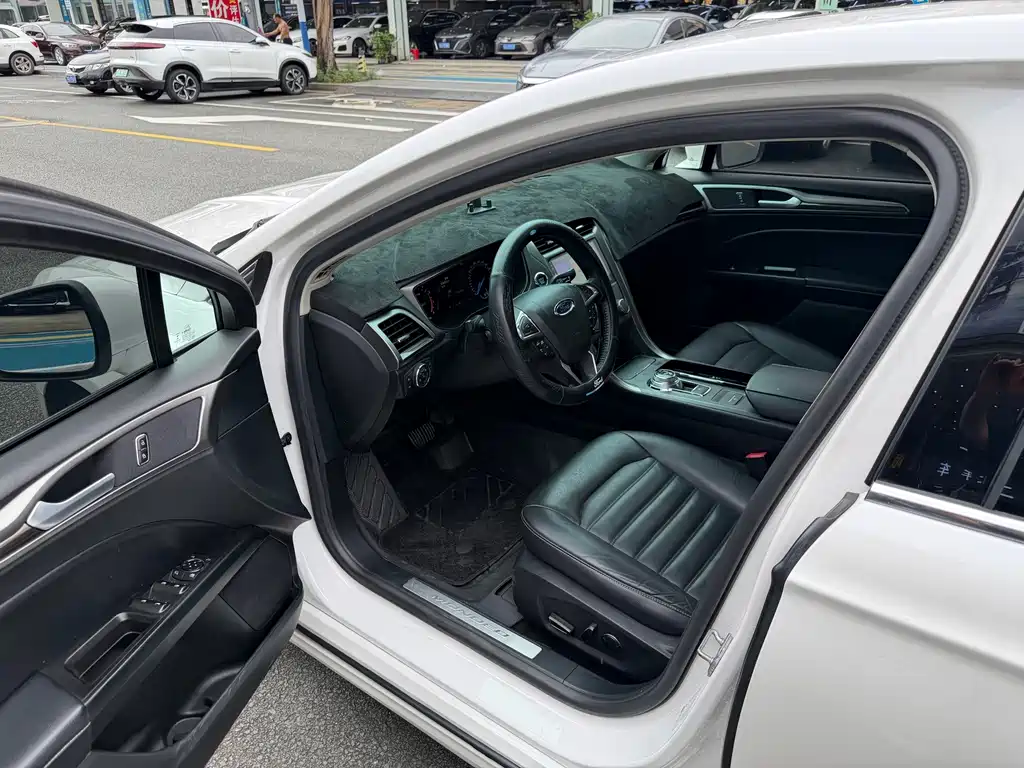 Ford Mondeo — миниатюра 9