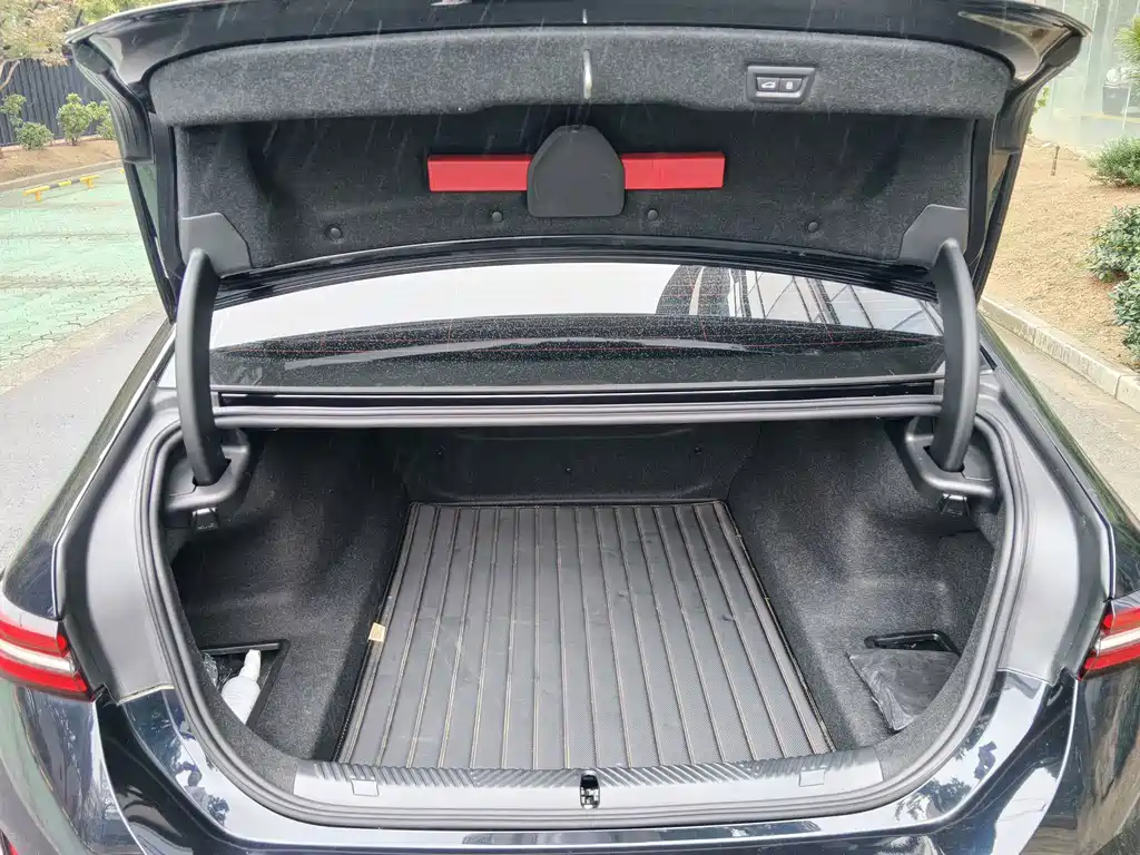 BMW 5 Series — миниатюра 16