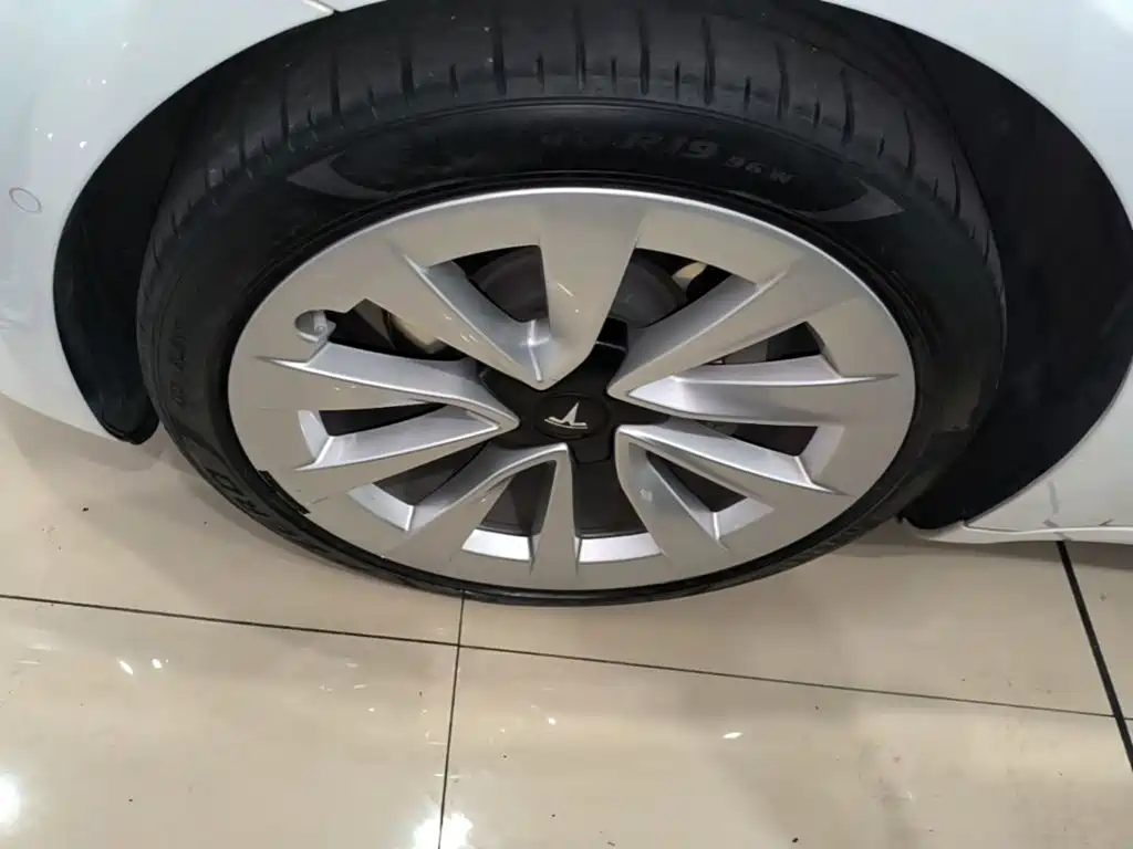 Tesla Model 3 — миниатюра 23