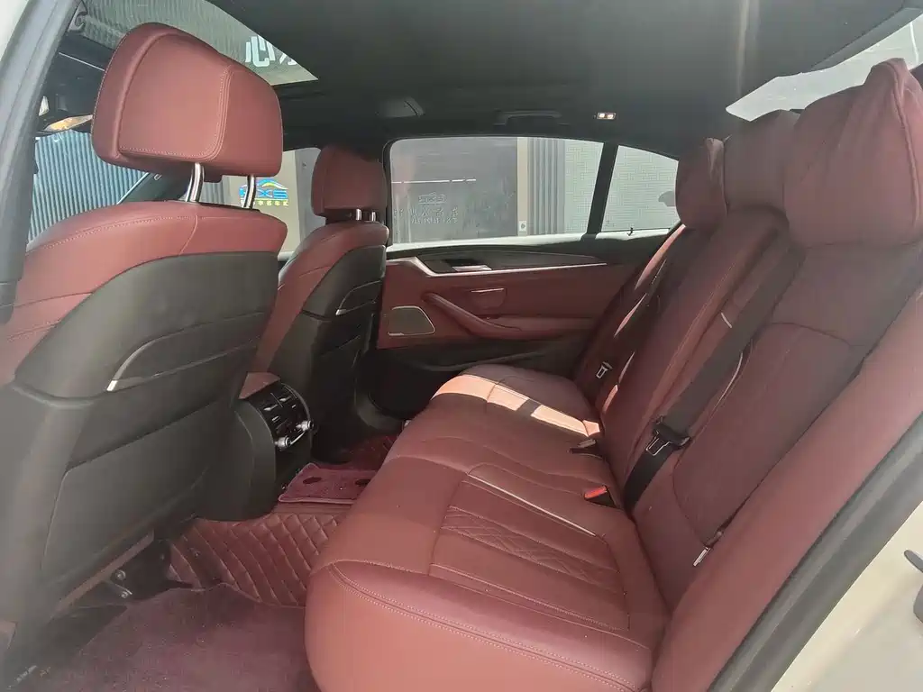 BMW 5 Series — миниатюра 14