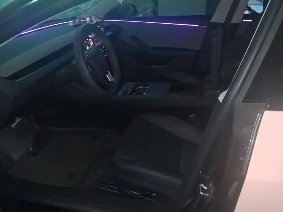 Tesla Model 3 — миниатюра 9