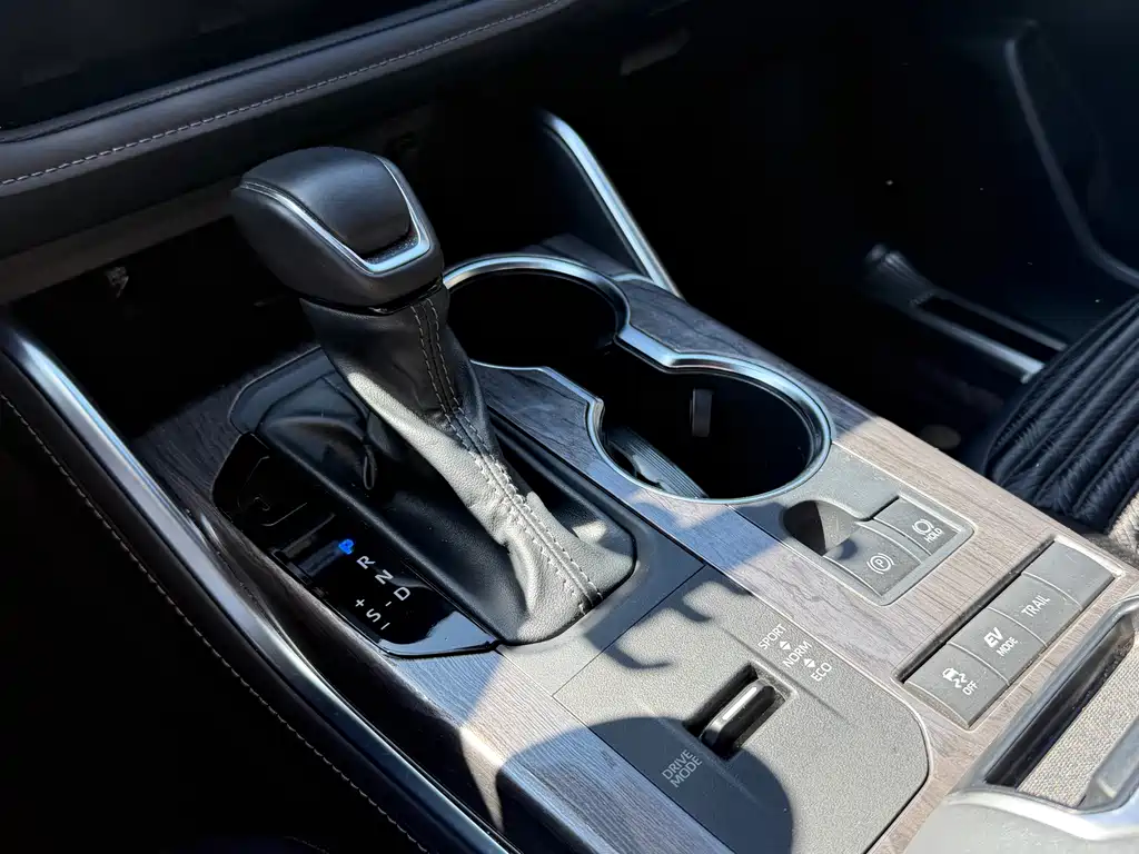 Toyota Crown Kluger — миниатюра 14