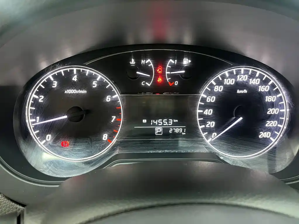 Nissan Tiida — миниатюра 9
