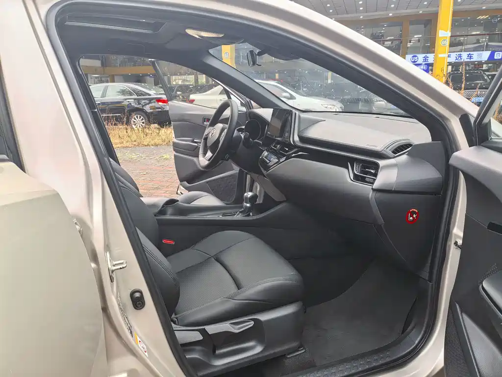 Toyota C-HR — миниатюра 10
