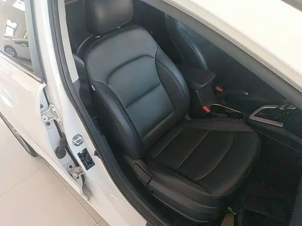 Hyundai Elantra — миниатюра 25