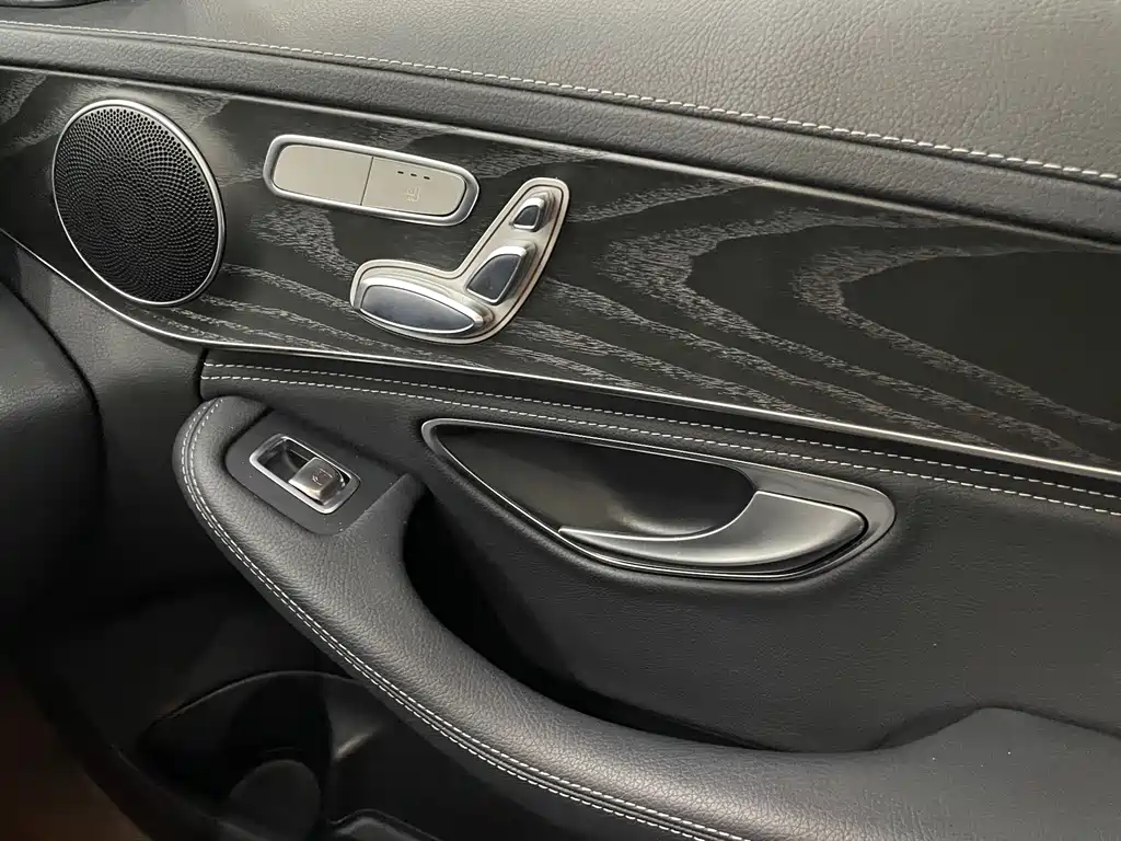 Mercedes-Benz C-Class — миниатюра 11