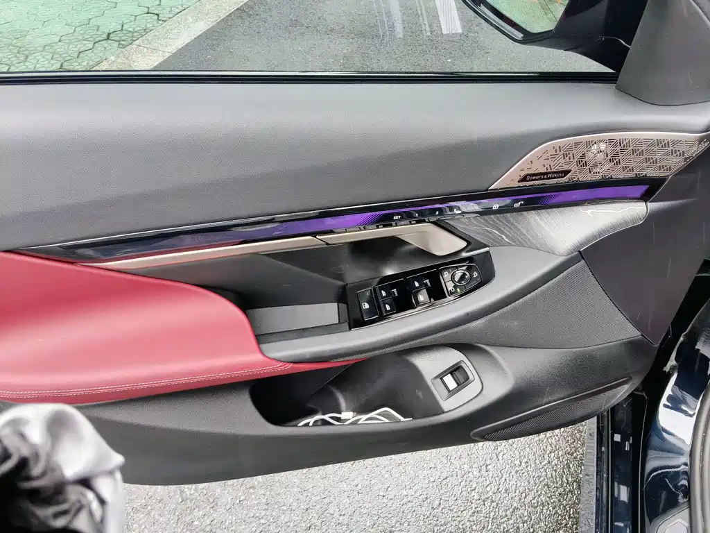 BMW 5 Series — миниатюра 13