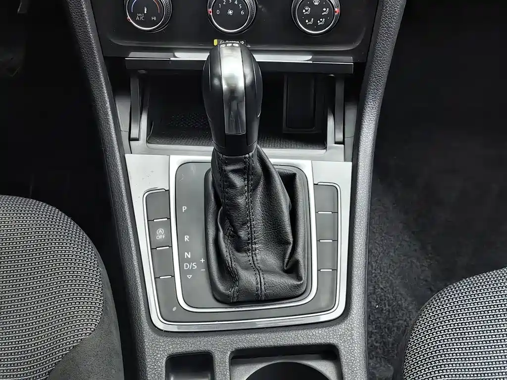 Volkswagen Golf — миниатюра 13
