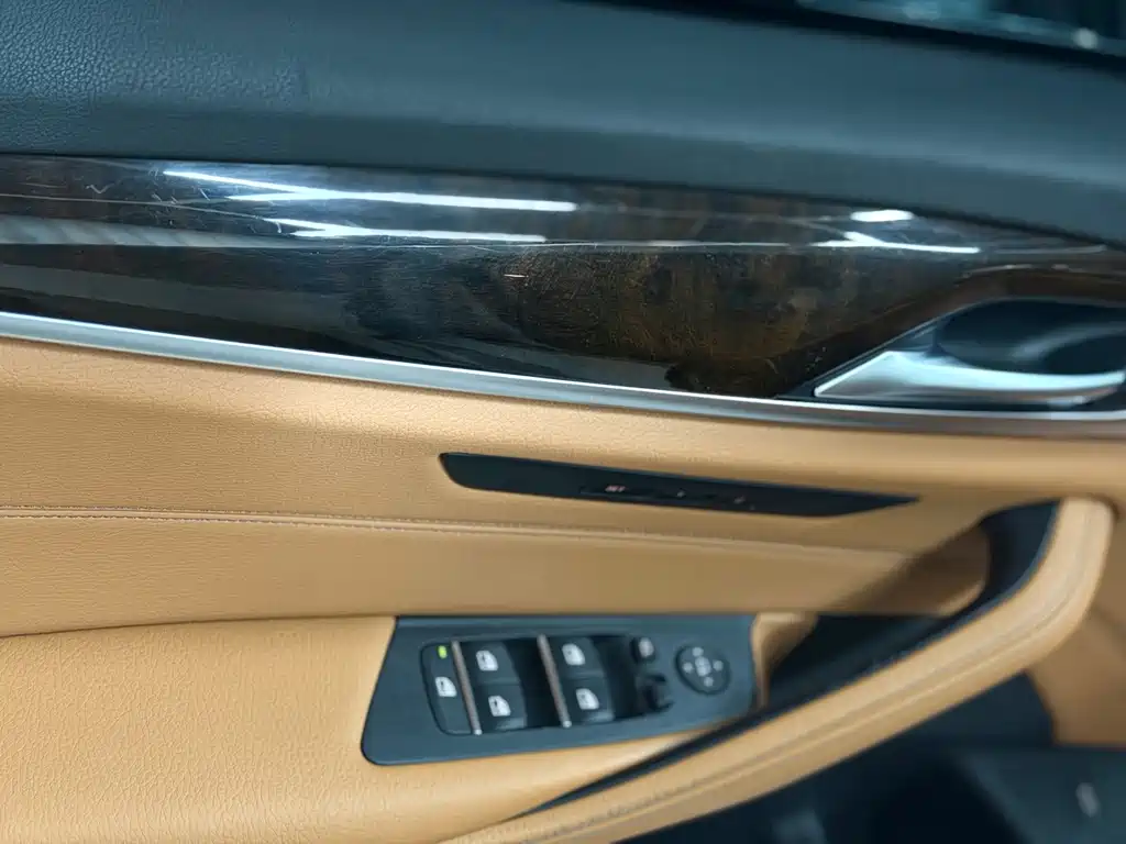 BMW 5 Series — миниатюра 13