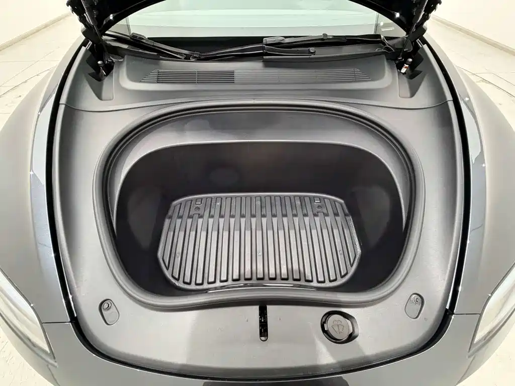 Tesla Model 3 — миниатюра 12