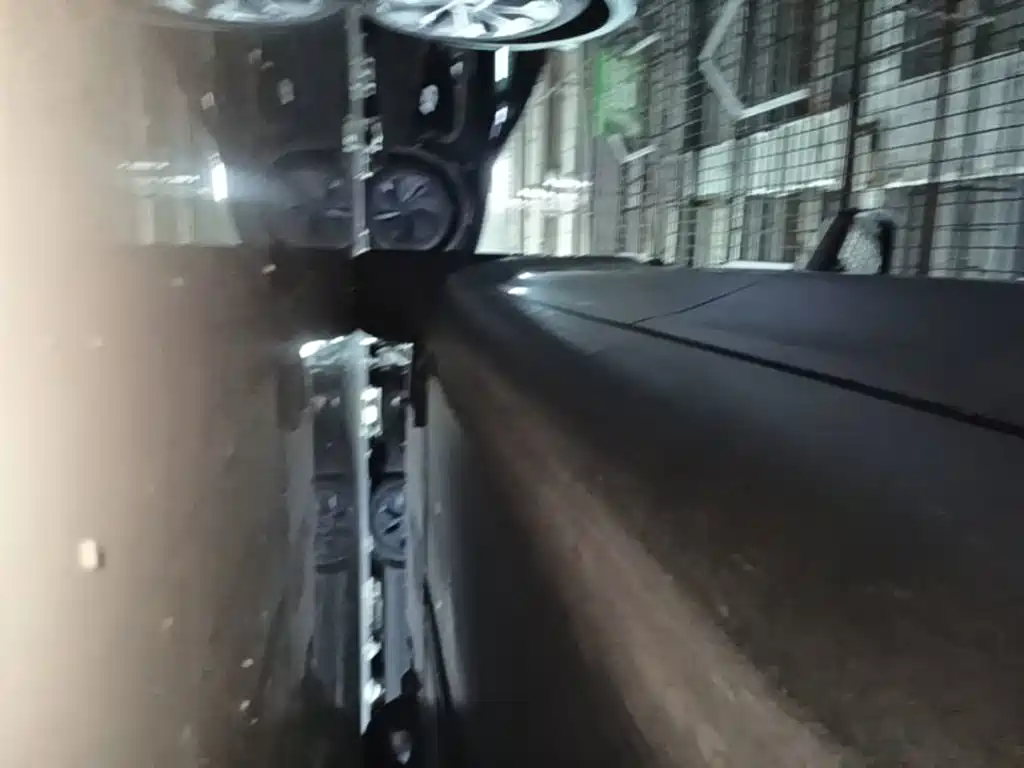 Tesla Model Y — миниатюра 22