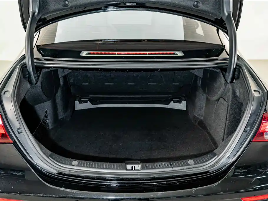 Mercedes-Benz E-Class — миниатюра 23