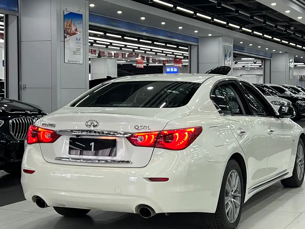 INFINITI Q50L